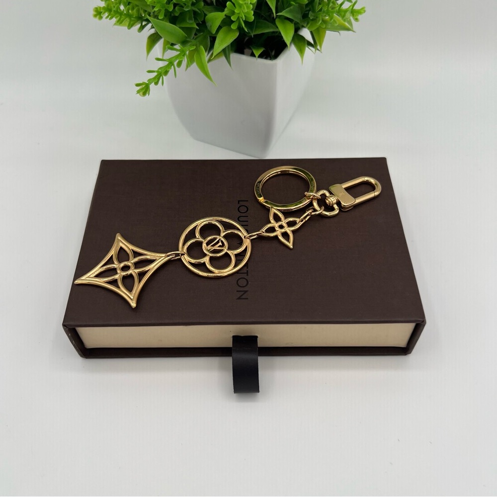 Louis Vuitton LV Twiggy key chain Charm GP Gold ❤️Authentic - Picture 6 of 7